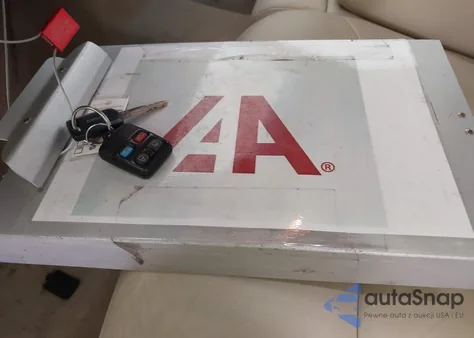 2008 Lincoln Town Car Signature Limited from USA, damaged, VIN 2LNHM82W58X660759